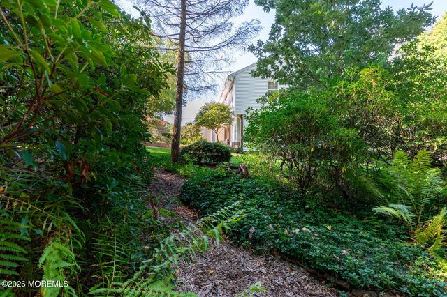 32 Glen Oak Drive, Middletown, NJ 07748