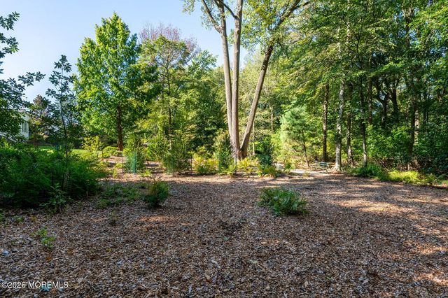 32 Glen Oak Drive, Middletown, NJ 07748