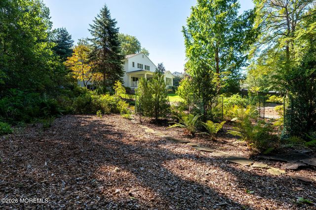 32 Glen Oak Drive, Middletown, NJ 07748