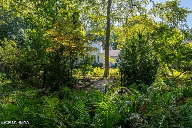 32 Glen Oak Drive, Middletown, NJ 07748