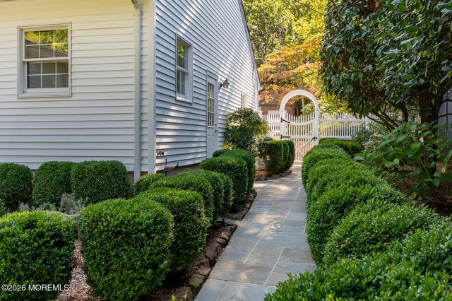 32 Glen Oak Drive, Middletown, NJ 07748