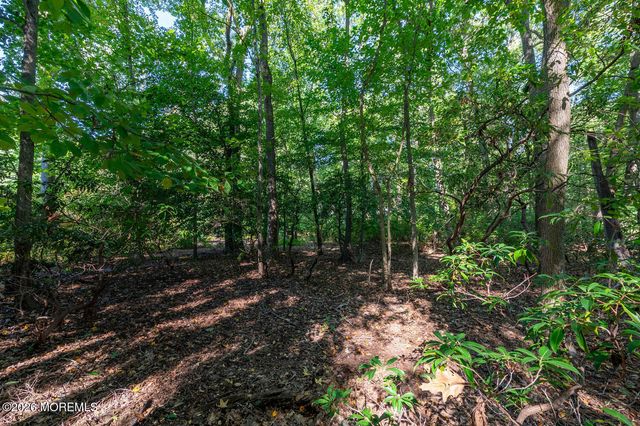 32 Glen Oak Drive, Middletown, NJ 07748