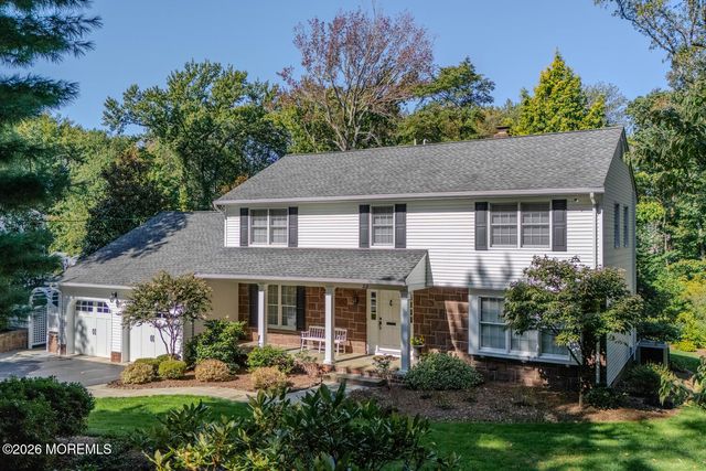 32 Glen Oak Drive, Middletown, NJ 07748