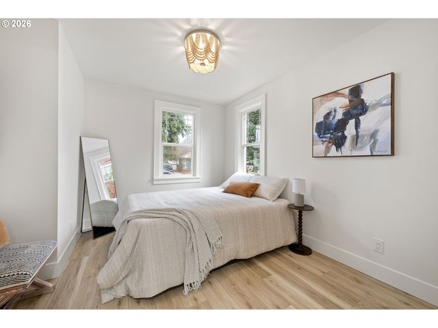 1357 E St, Springfield, OR 97477