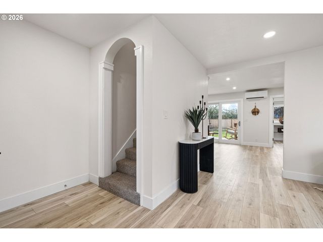 1357 E St, Springfield, OR 97477