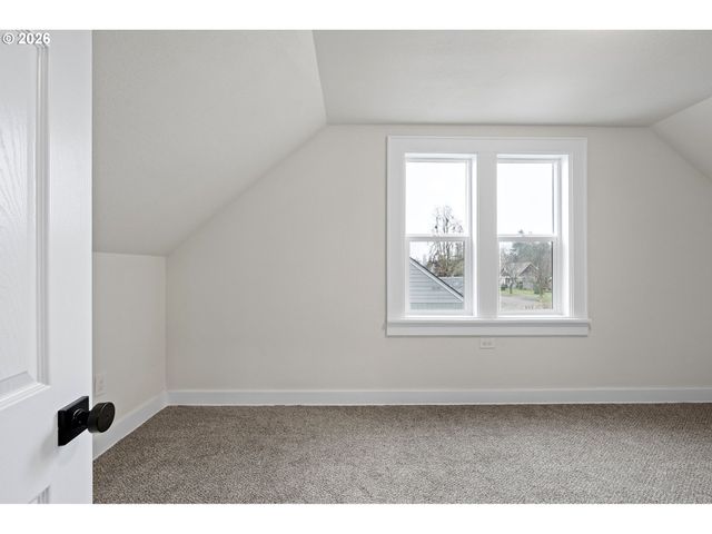 1357 E St, Springfield, OR 97477