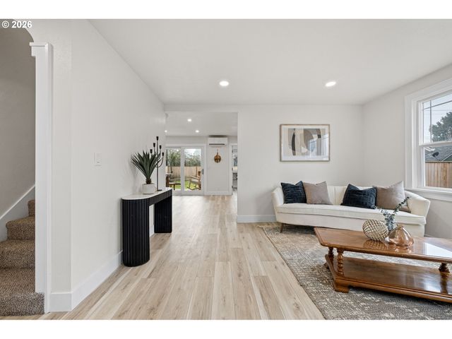 1357 E St, Springfield, OR 97477