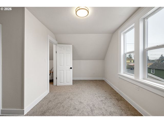 1357 E St, Springfield, OR 97477