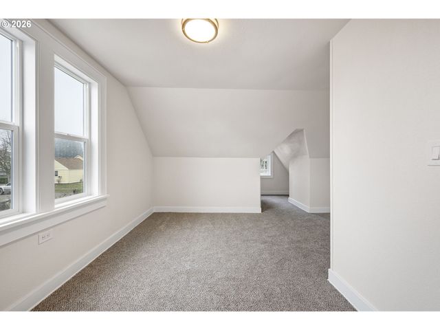 1357 E St, Springfield, OR 97477