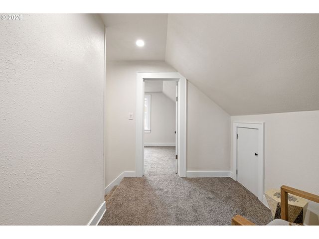 1357 E St, Springfield, OR 97477