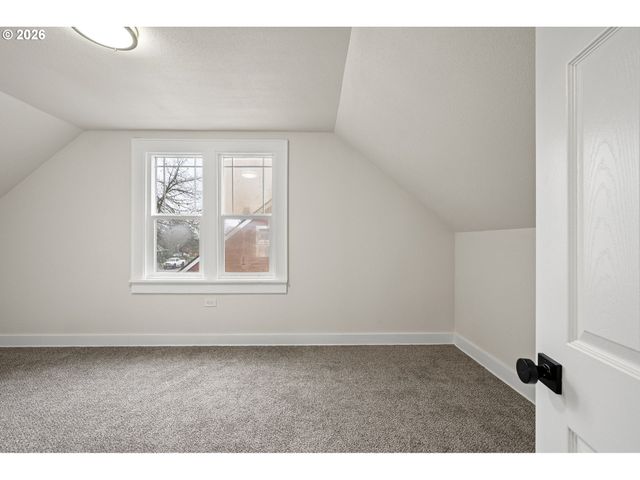 1357 E St, Springfield, OR 97477