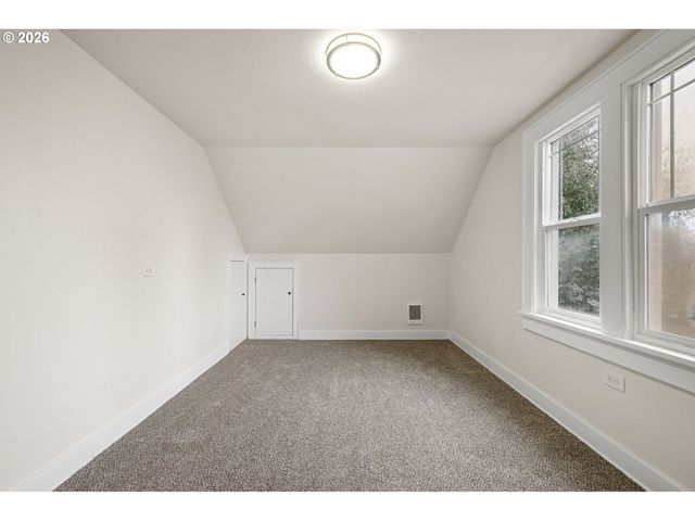 1357 E St, Springfield, OR 97477