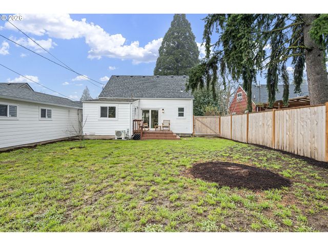 1357 E St, Springfield, OR 97477