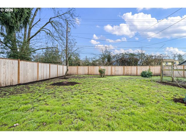 1357 E St, Springfield, OR 97477