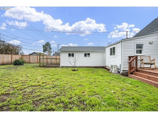 1357 E St, Springfield, OR 97477