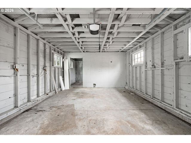 1357 E St, Springfield, OR 97477