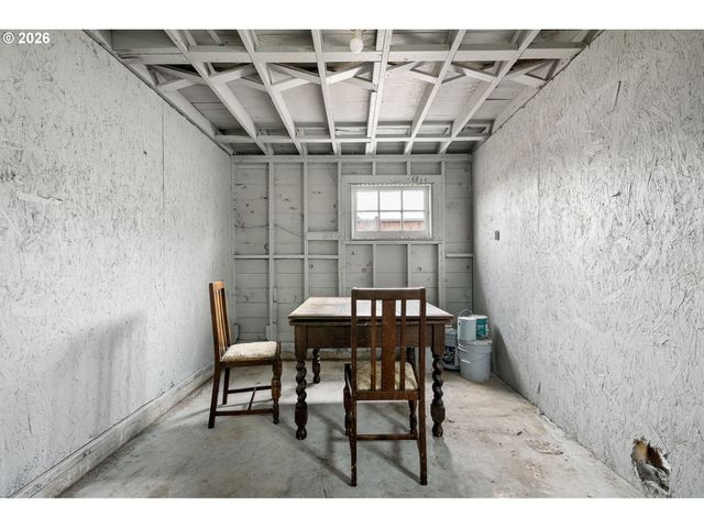 1357 E St, Springfield, OR 97477