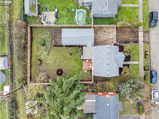 1357 E St, Springfield, OR 97477