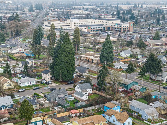 1357 E St, Springfield, OR 97477