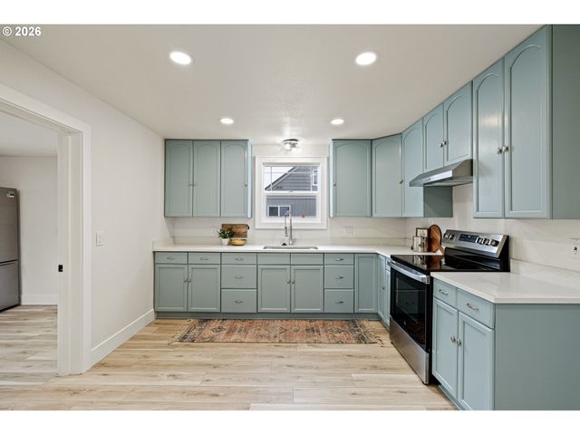 1357 E St, Springfield, OR 97477