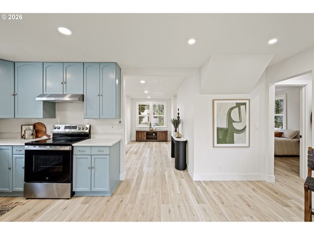 1357 E St, Springfield, OR 97477