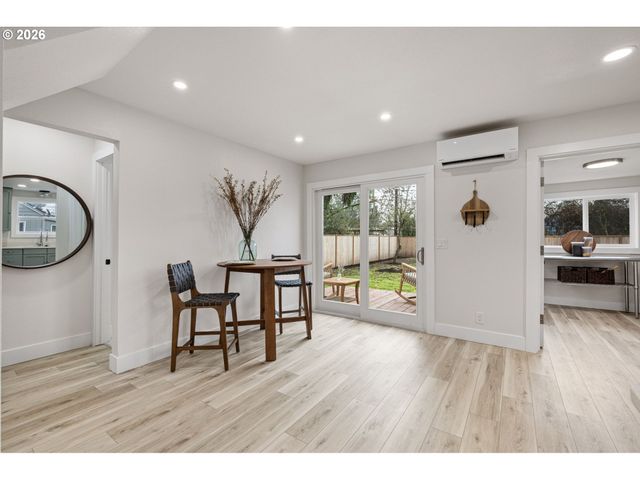 1357 E St, Springfield, OR 97477