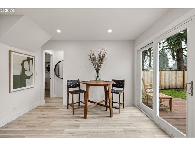 1357 E St, Springfield, OR 97477