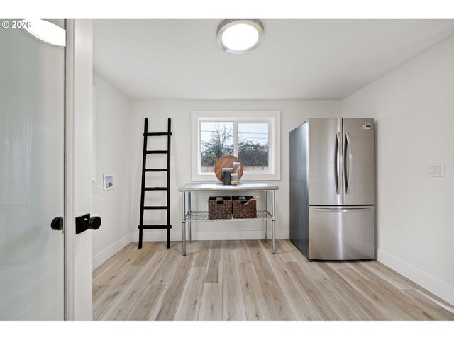 1357 E St, Springfield, OR 97477