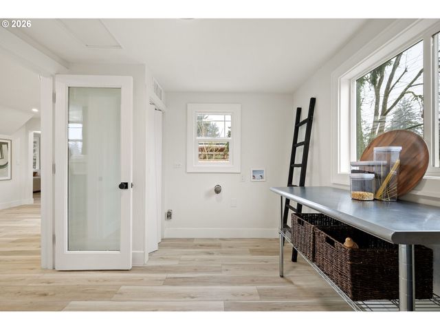 1357 E St, Springfield, OR 97477