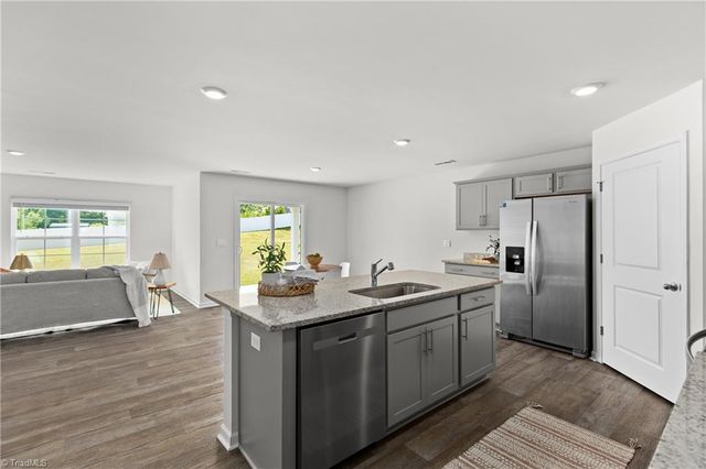 130 Preston Oaks Drive, King, NC 27021