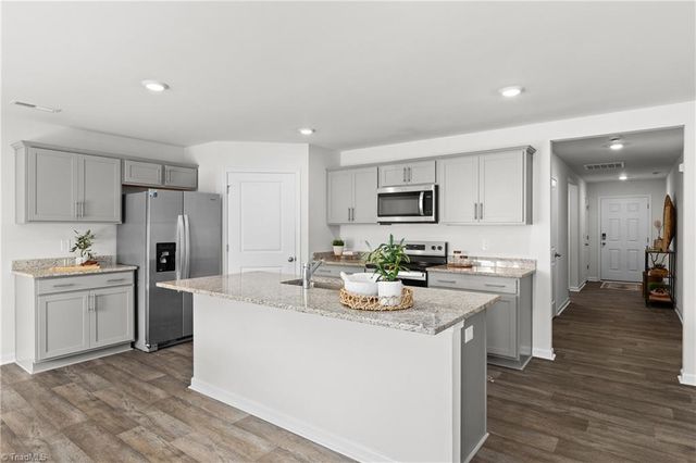 130 Preston Oaks Drive, King, NC 27021