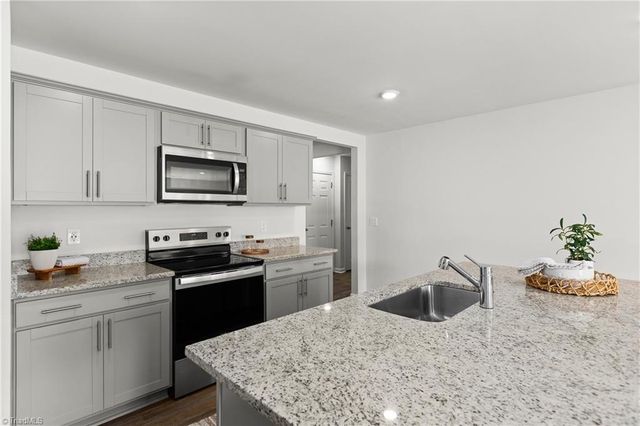 130 Preston Oaks Drive, King, NC 27021