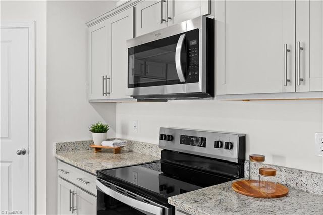130 Preston Oaks Drive, King, NC 27021