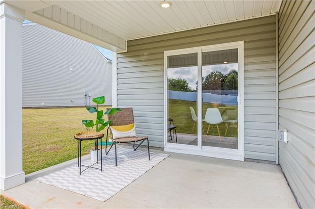 130 Preston Oaks Drive, King, NC 27021