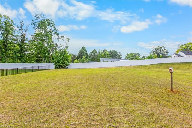 130 Preston Oaks Drive, King, NC 27021