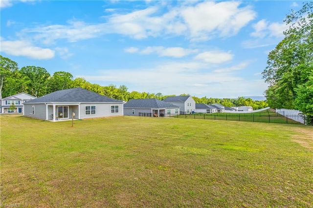 130 Preston Oaks Drive, King, NC 27021
