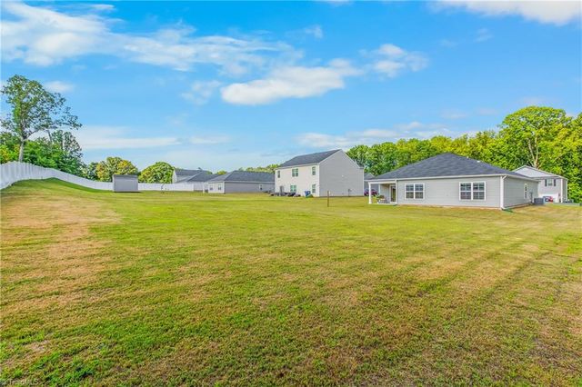 130 Preston Oaks Drive, King, NC 27021