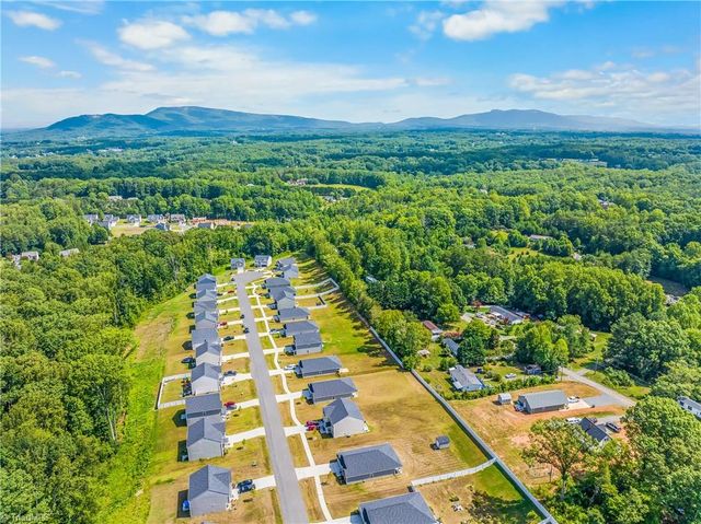 130 Preston Oaks Drive, King, NC 27021