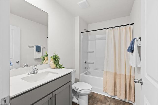 130 Preston Oaks Drive, King, NC 27021