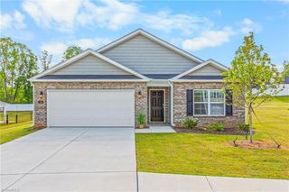 130 Preston Oaks Drive, King, NC 27021