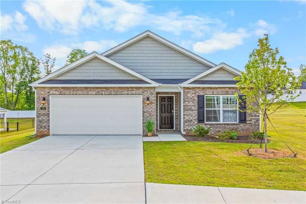 130 Preston Oaks Drive, King, NC 27021