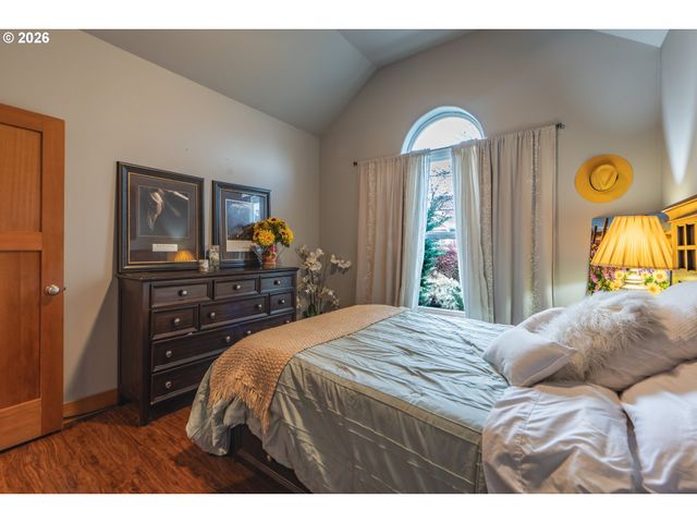 1749 22ND St, Hood River, OR 97031