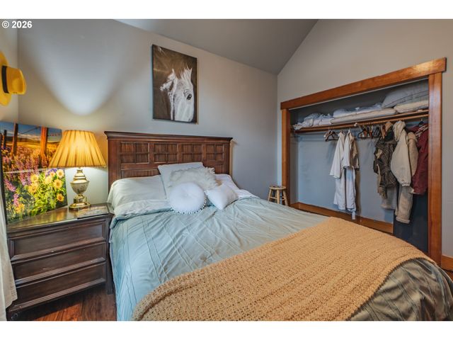 1749 22ND St, Hood River, OR 97031