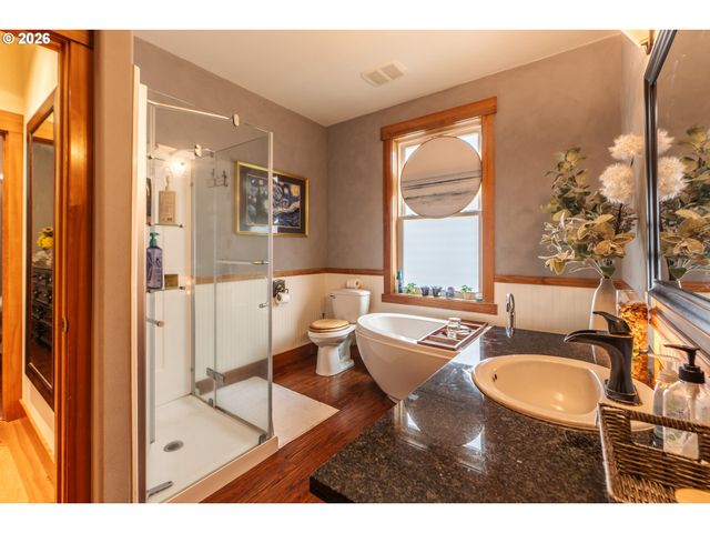 1749 22ND St, Hood River, OR 97031