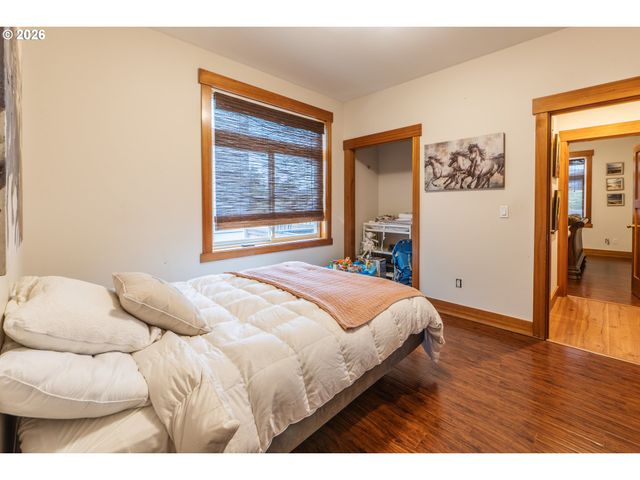 1749 22ND St, Hood River, OR 97031