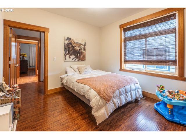 1749 22ND St, Hood River, OR 97031