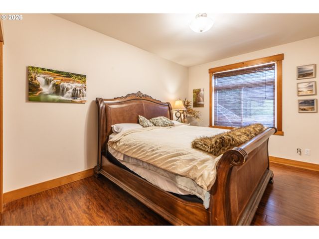 1749 22ND St, Hood River, OR 97031