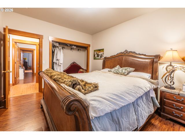 1749 22ND St, Hood River, OR 97031