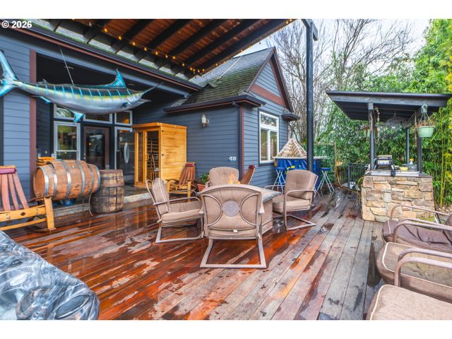 1749 22ND St, Hood River, OR 97031