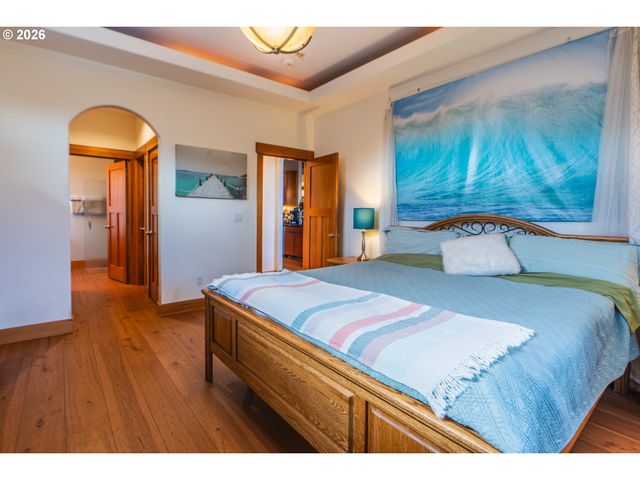 1749 22ND St, Hood River, OR 97031